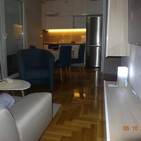 아파트 Flat Kosutnjak 9 *